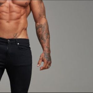 Pair of men’s Guess jeans (Black/Size 32) In perfect condition. Barely touched.